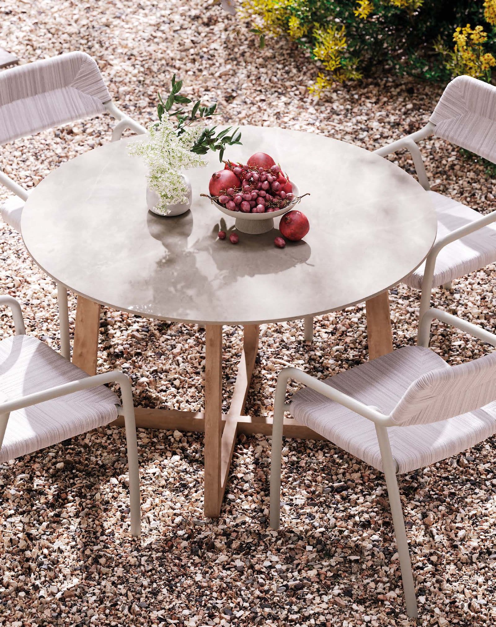 Atrani dining table with arm chairs.