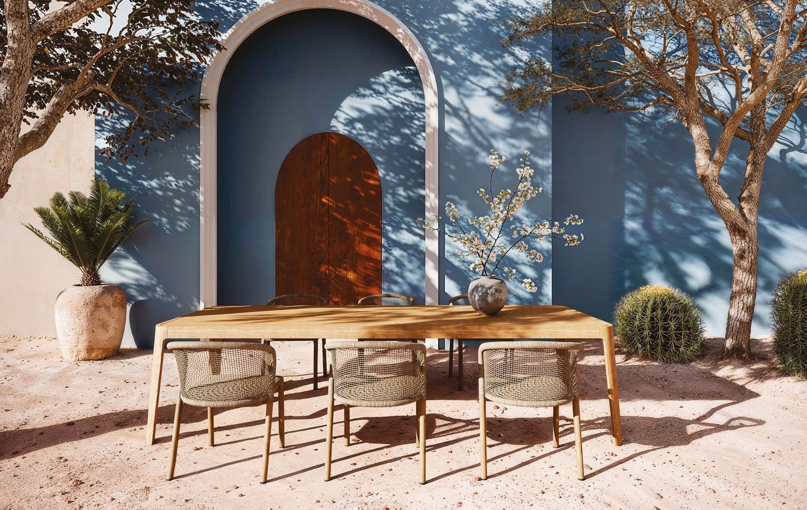 Barletta arm chair in linen wicker with Positano dining table 300 cm.
