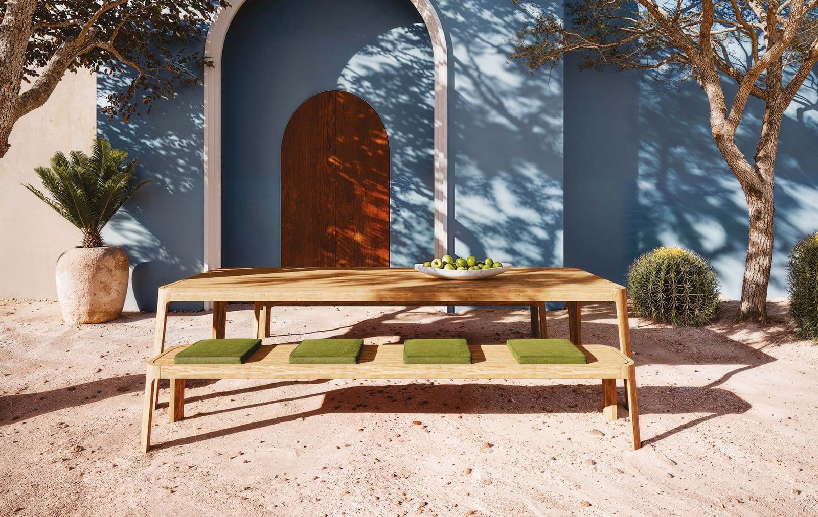 Positano dining table 300 cm with Positano bench 280 cm.