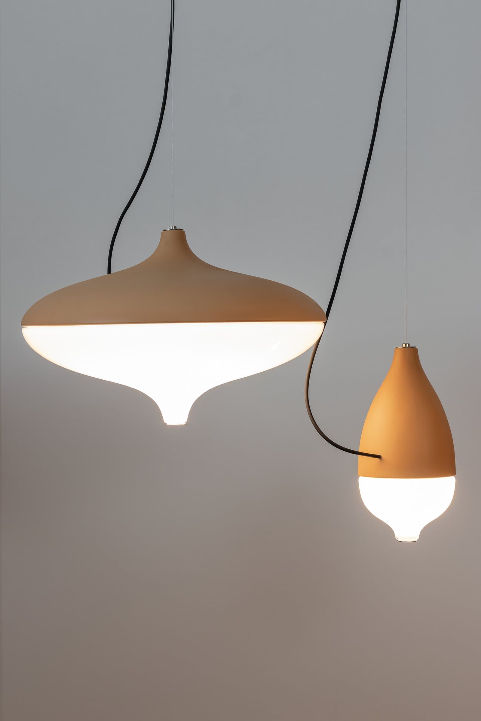 T-Cotta pendant in natural terracotta.