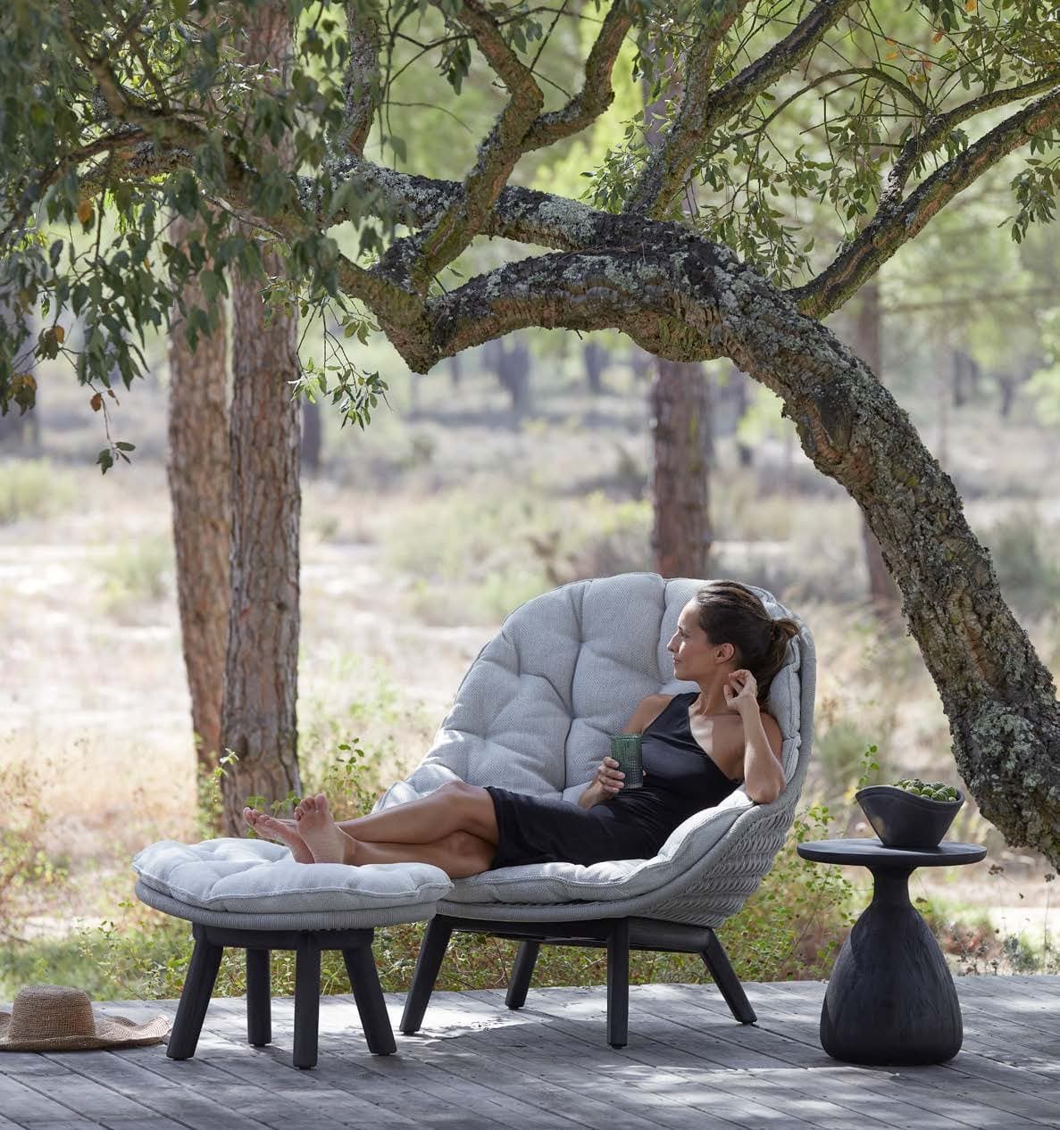 Sandua lounge chair under an old tree.