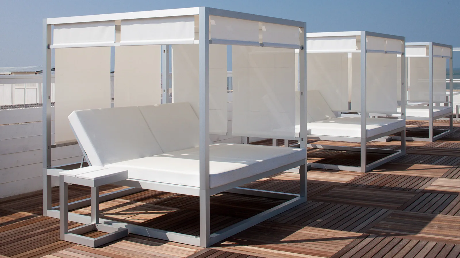 Gandiablasco BMW Beach Lounge, installation project in Knokke, Belgium