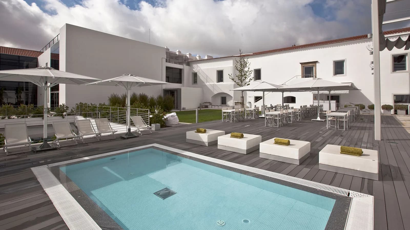 Gandiablasco M’ar de Ar Aqueduto, hospitality project in Evora, Portugal
