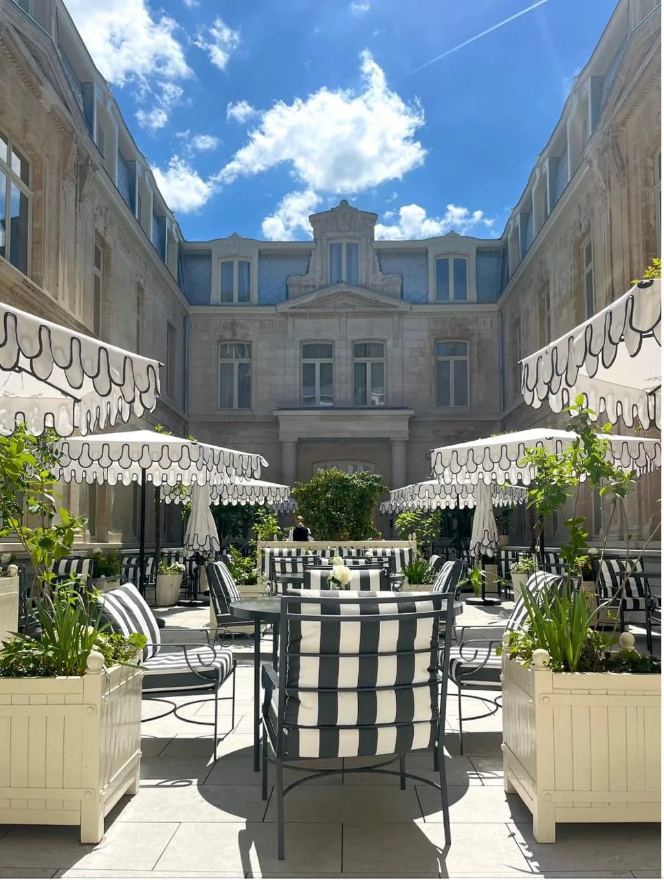 Umbrosa Nata UX Castle, hospitality project
