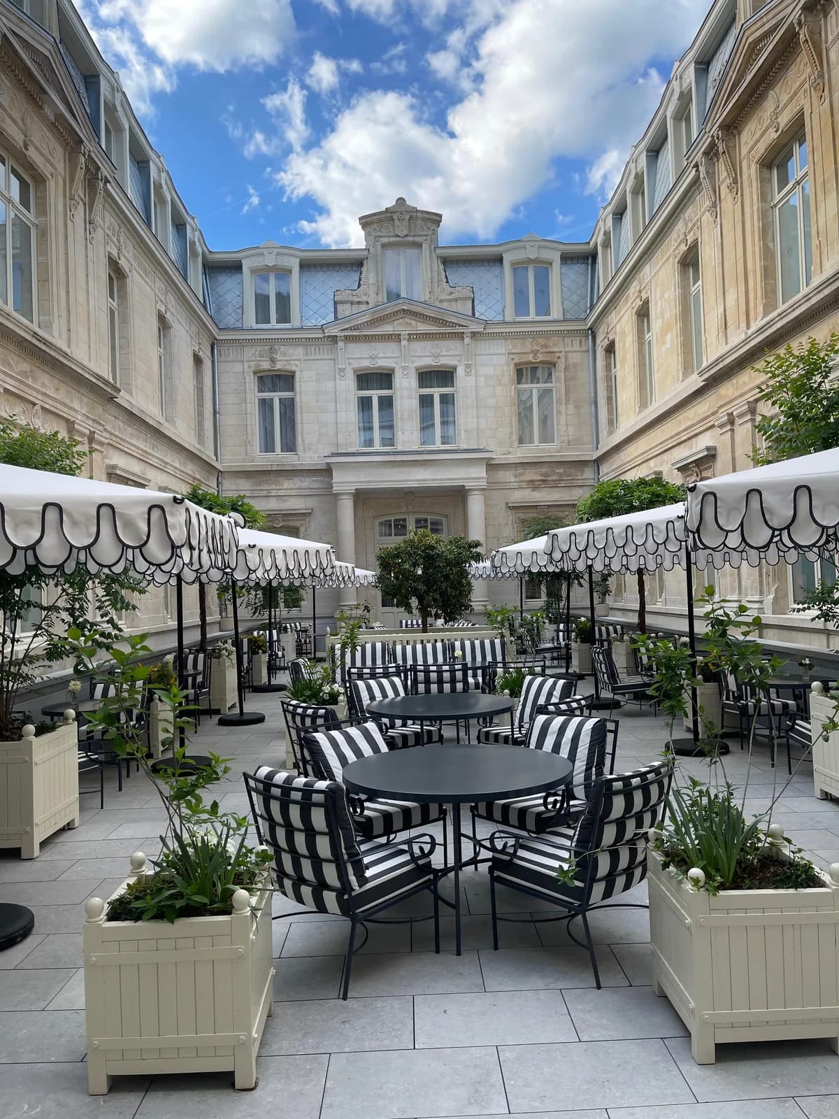 Umbrosa Nata UX Castle, hospitality project